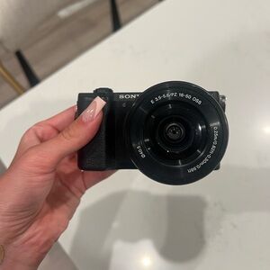 Sony - Alpha 6100 Mirrorless Camera with E PZ 16-50mm Lens - Black